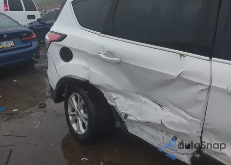 2017 Ford Escape Se z USA, uszkodzony, nr VIN 1FMCU0GD3HUD51415